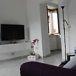 Casa Della Chicca * מנדלו דל לאריו